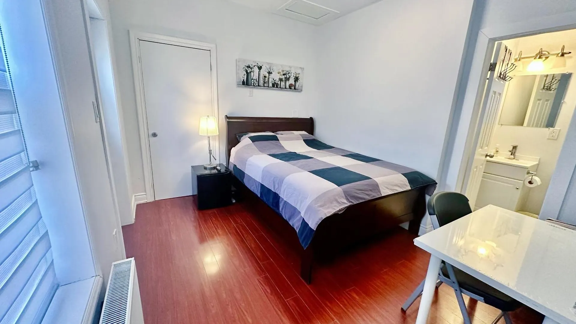 Downtown Toronto Private Suite With Ensuite Bath Separate Entrance